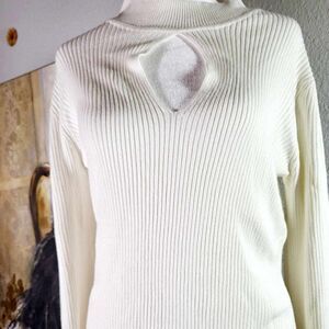 NEW without Tag Boston Market knit sweater Color White  stretchable Dize M